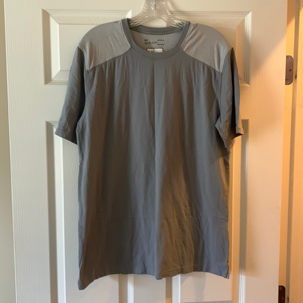 EUC Under Armor T-shirt